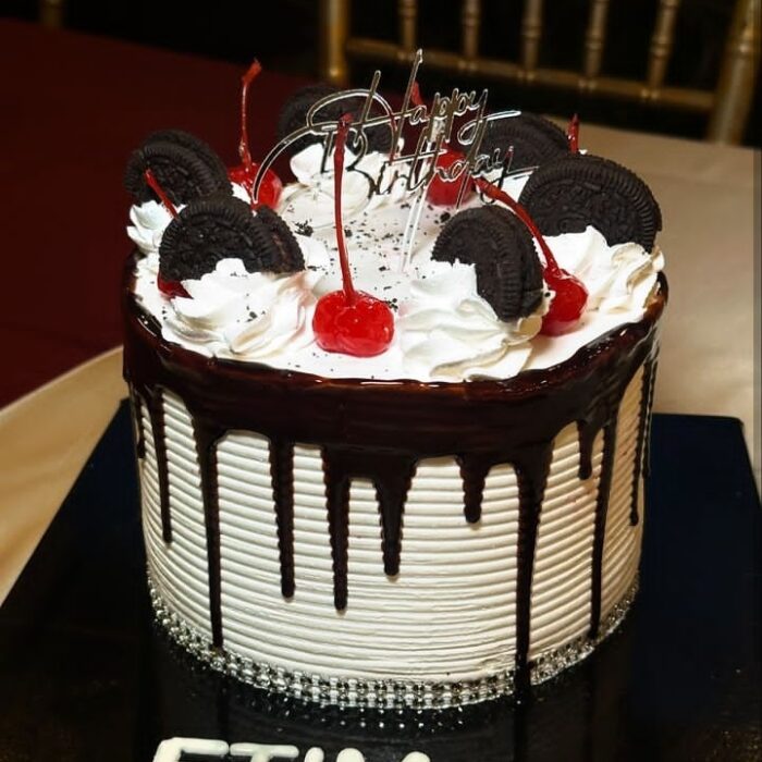 10 inches triple delight whipped cream cake, mixed flavour chocolate, vanilla & redvelvet. Related